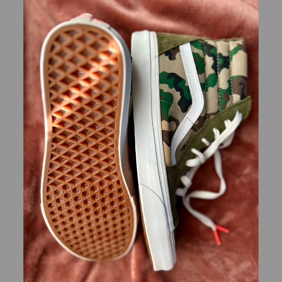 Vans Unisex Sk8-Hi Camo Olive/White Women's 10.5/Men's 9 - Picture 3 of 4